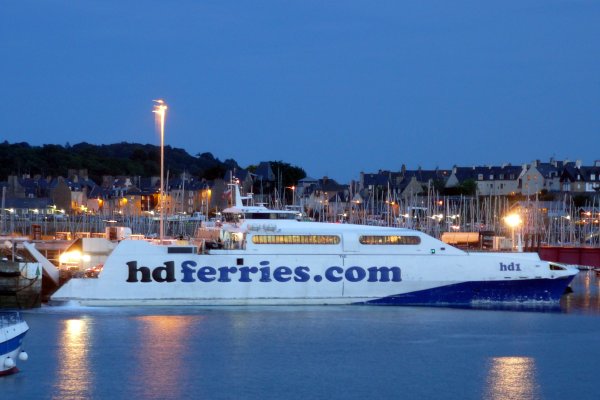 Saint-Malo (2008-08-15) - HD1 au terminal ferry de nuit