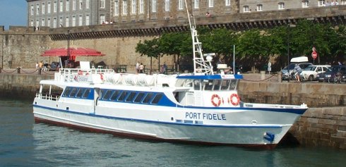 la vedette Port Fid&egrave;le &agrave; la cale de Dinan